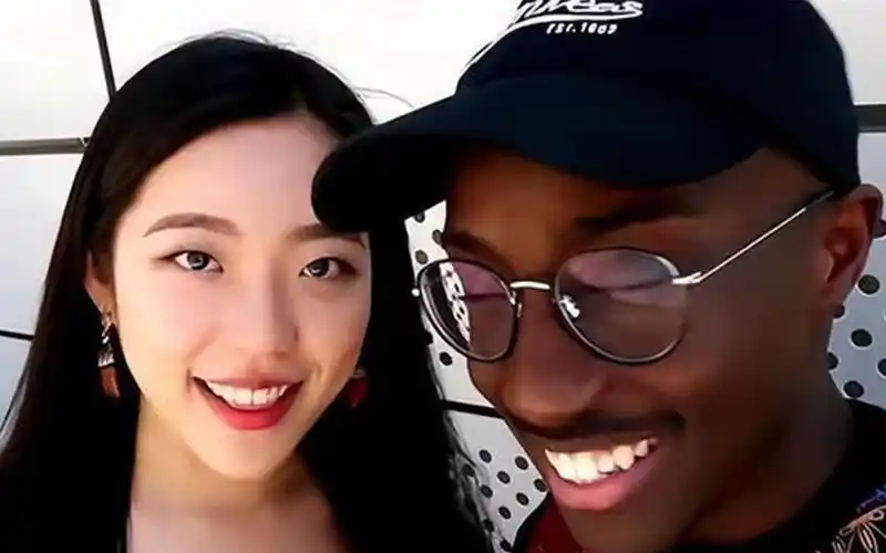 武大校花陈怡为爱远嫁非洲,不料婚后惨遭虐待,父亲绝望喝药自杀