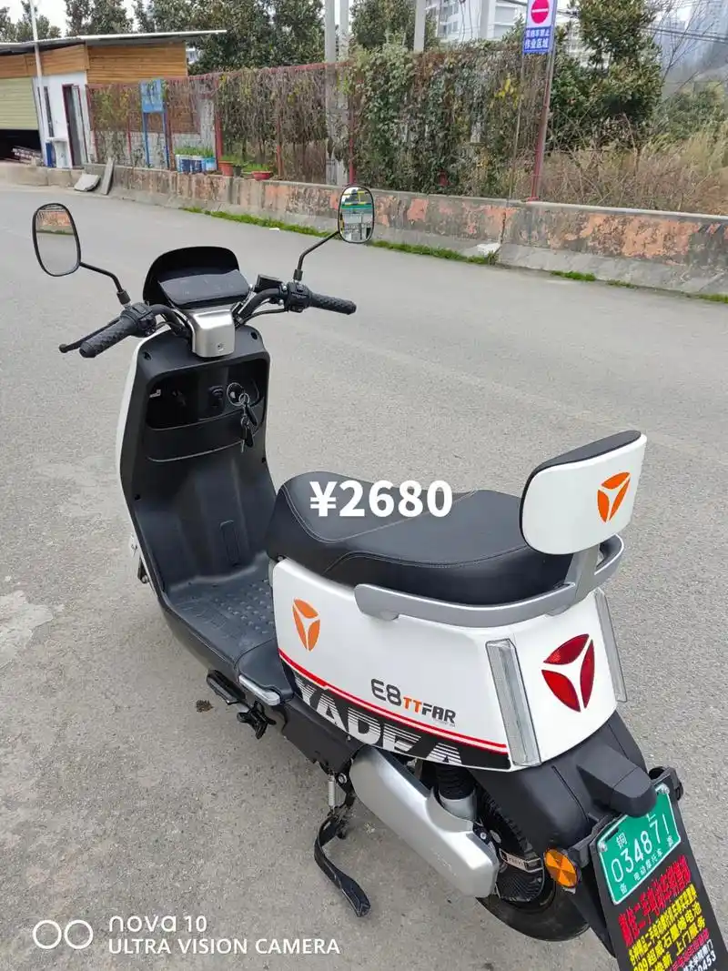 雅迪冠能高端e8电动车不要驾驶证,新车接近5000,72伏6 - 抖音