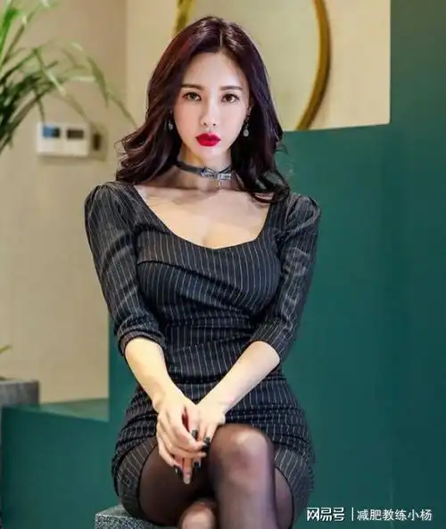 大胸美女的烦恼这样凹凸有致又性感的身材引2亿网友围观