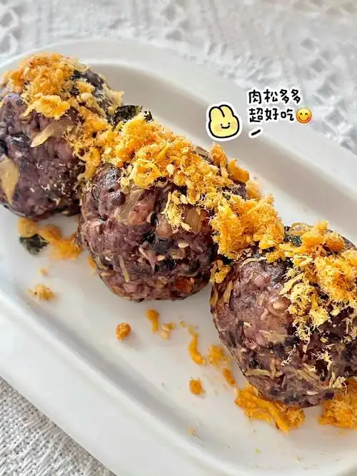 代谢好好记得每天都要认真吃早餐奥饭团里加上脆脆的肉松和榨菜巨