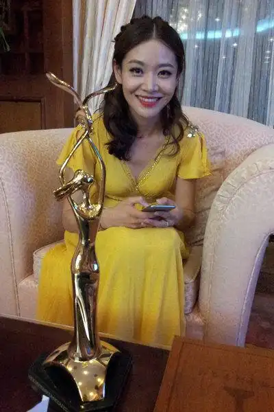 王维维获"金鹰节"观众喜爱电视剧女演员奖