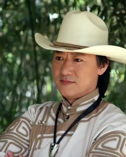 吉祥三宝布仁巴雅尔病逝,生前捧红侄女和养子,女儿是音乐才女