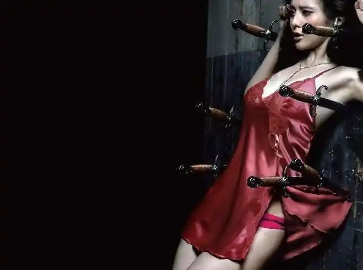 范冰冰早期拍摄《男人装》性感高尺度大片,网友:大黑牛真的幸福