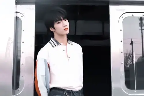 刘耀文壁纸 自修