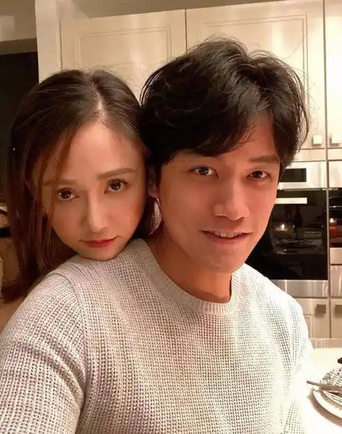 陈乔恩艾伦庆共进烛光晚餐祝恋爱一周年