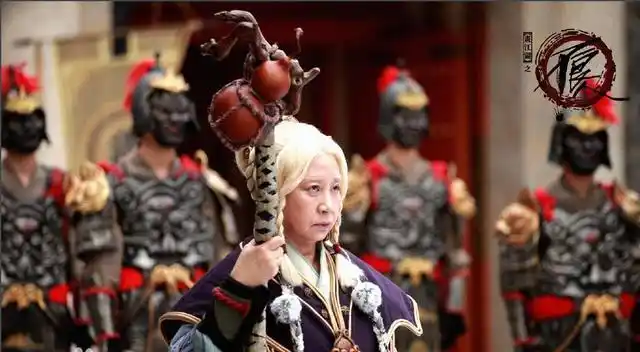 元秋饰演孟婆,变身后叫石瑶.