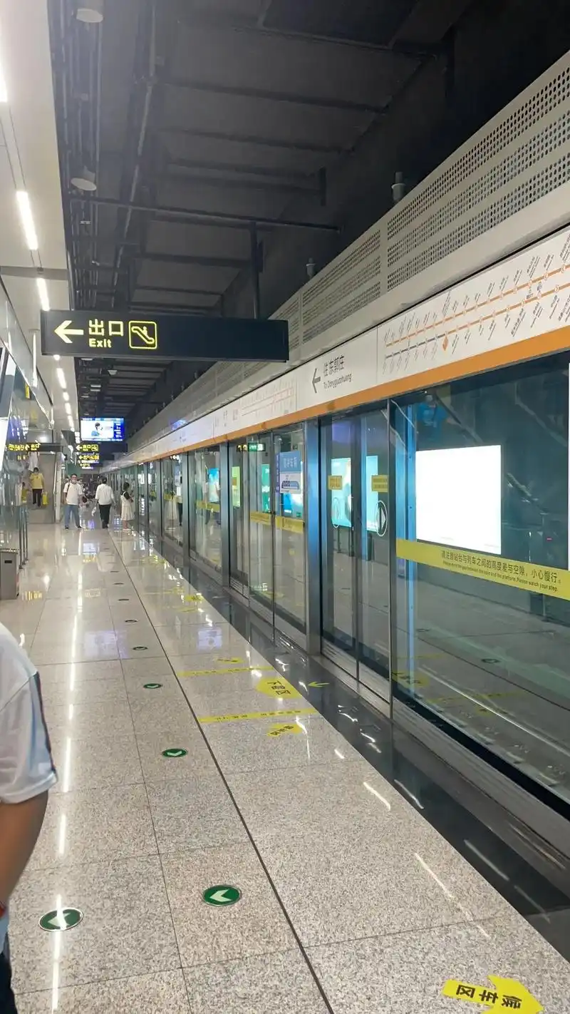 青岛地铁找到了三张照片