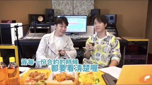 吴青峰做客韦礼安的podcast节目