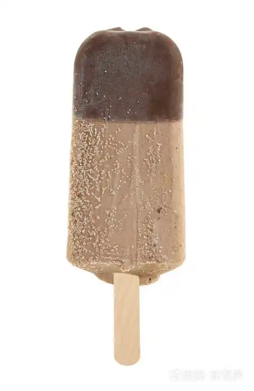 白色背景的巧克力冰棒