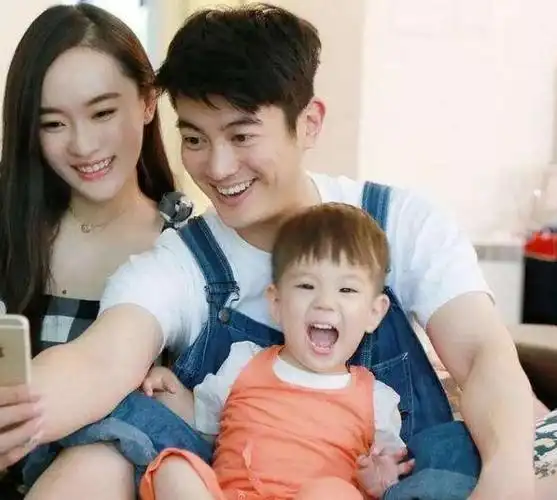 她演七仙女走红,曾当众亲吻黄渤惹争议,如今儿子5岁还不办婚礼|霍思燕