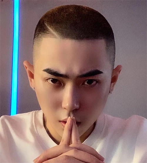 男生寸头发型推荐渐变寸头帅气爆棚