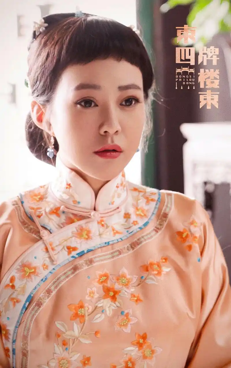 郝蕾也难逃中年发福,新剧硬扮20岁格格,穿旗袍膀大腰圆太打脸