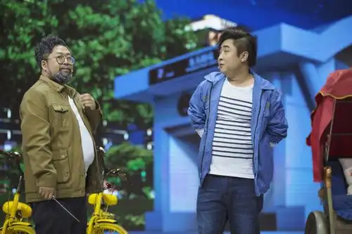 修睿"一夜白头" 回归《笑声传奇》传递正能量