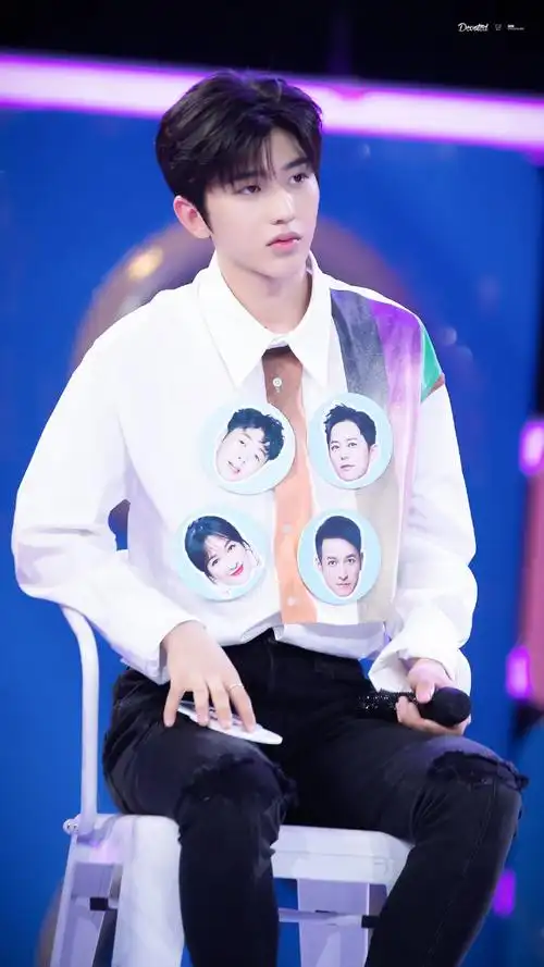 5 快乐大本营录制 蔡徐坤