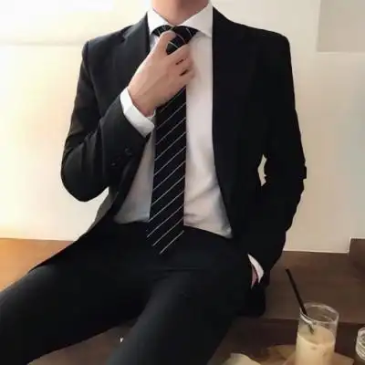 西装气质男头像图片