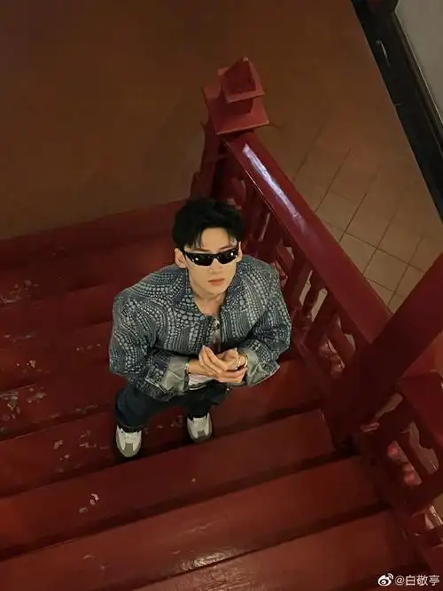 白敬亭夜行小记随拍##白敬亭夜色随拍