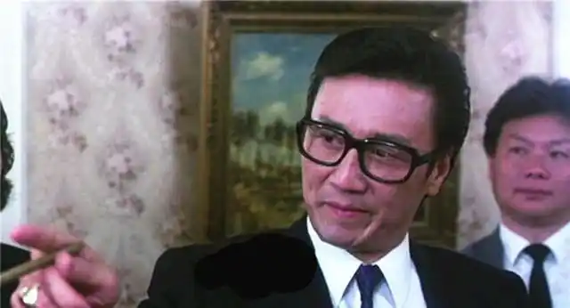 谢贤年轻时非常帅气,这一点也被儿子谢霆锋完美继承,在香港娱乐圈中