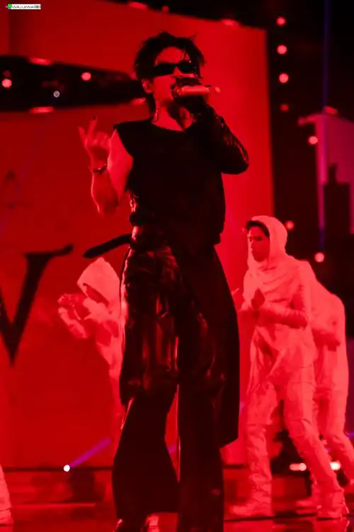 周震南舞台状态很巅峰##周震南今晚领两个奖##qq音乐巅峰盛典