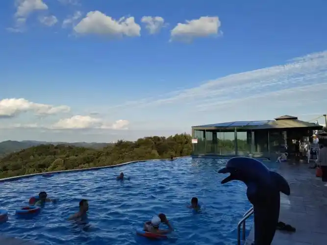 莲花山花海度假村