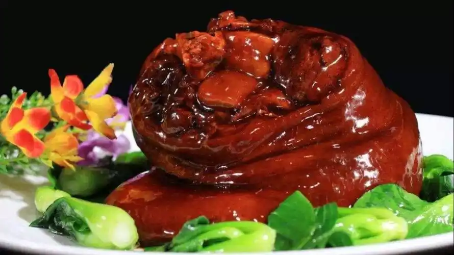 淮扬菜大厨又推年夜饭特色大菜——红扒猪手,去腥臊有特殊的方法