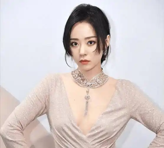 被骗财骗色15年,为讨好渣男打乳环,爱上前夫兄弟,这是什么怪癖_张靓颖