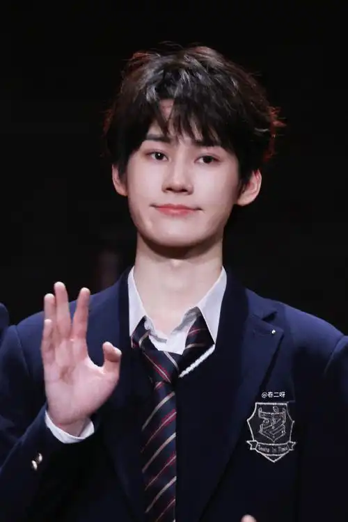 时代少年团忙点好##微博之夜的妆造##张真源 高光缔造者