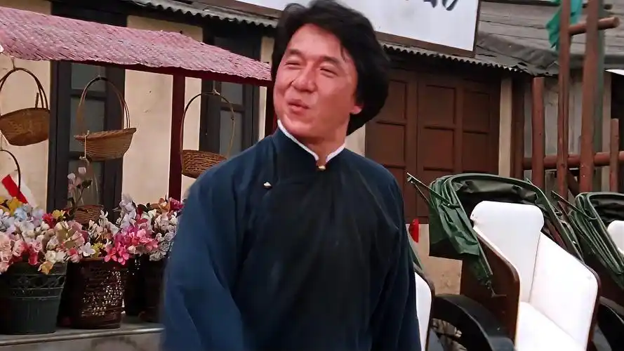 醉拳2:醉拳的最终奥义,成龙直接喝酒喝疯了,敌人被打傻了