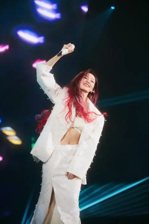 张靓颖超话98#张靓颖光巡回演唱会#    第十二站:福州05晚安98