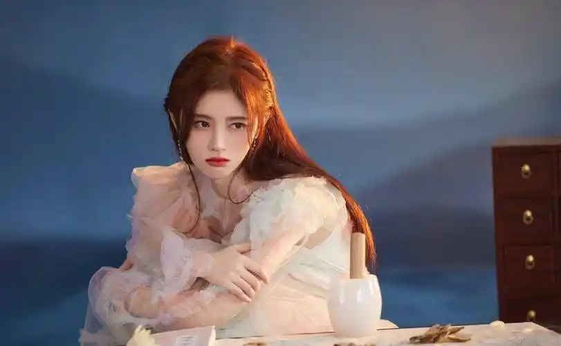 原创鞠婧祎最新私服写真曝光夏日的晚霞照在脸上仿若是画中的仙子