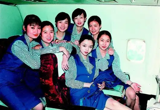 空姐制服变迁从军装到时装