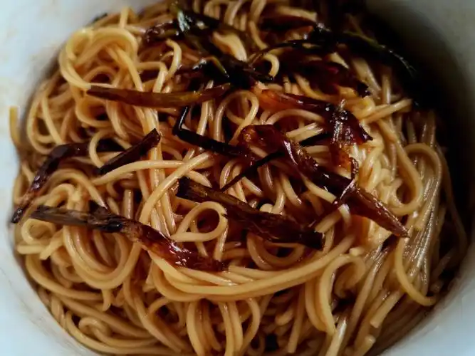 宿舍自制超简易葱油拌面