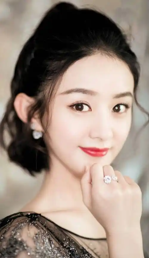 赵丽颖的小圆脸真"吃香",别人越老脸越垮,她却越来越耐看_健身_小赵