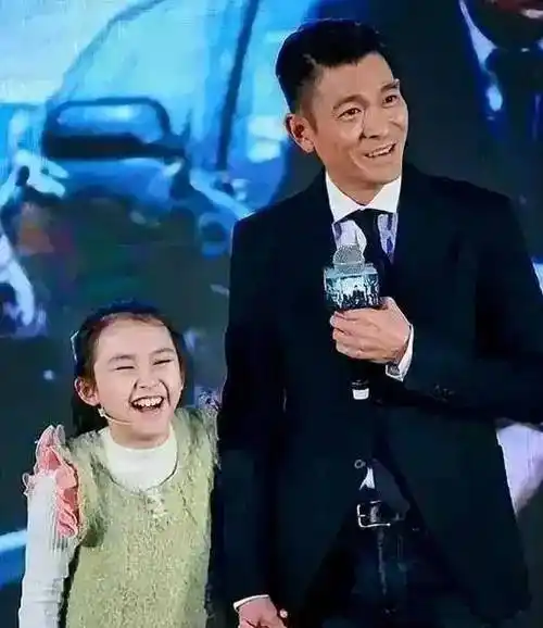 刘德华女儿刘向蕙,一出生身价上亿,是明星圈里最低调的掌上明珠