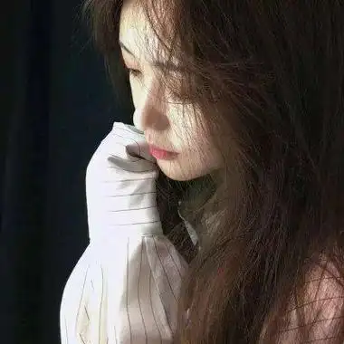 直长发女生头像伤感孤独女孩
