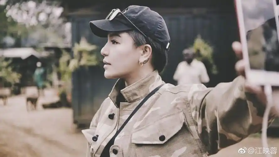 江映蓉怎么了?她现在的脸和angelababy简直一模一样!