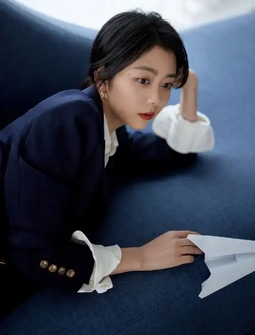 谭松韵清爽飒气六宫格剧照