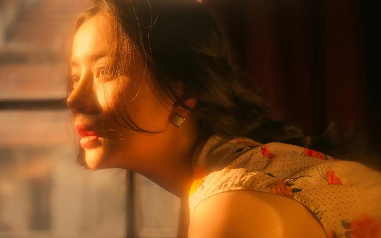 成熟韵味美女梦幻迷离写真电脑壁纸