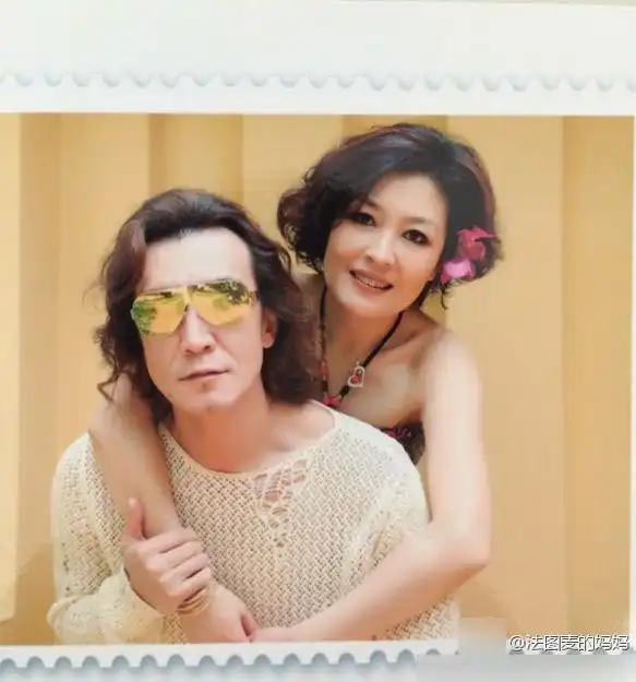 哈文晒亲密照庆结婚22周年 头戴小花抱李咏_娱乐_文汇传媒