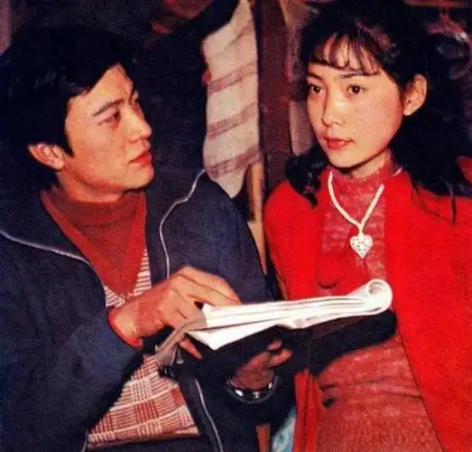 演员周里京:和亡妻伉俪情深,与二婚妻子张巍白头到老 | 宅男部落