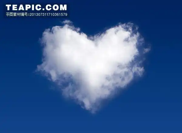 [心形白色云朵创意高清摄影图片]
