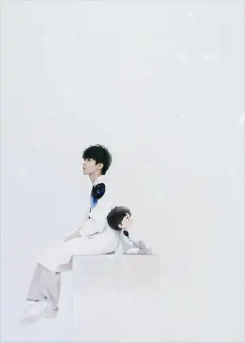 王俊凯与小小凯背对背拥抱所有的话不说也知道