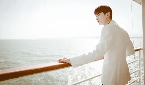 白敬亭 cr:团扇布圆儿 - 堆糖,美图壁纸兴趣社区