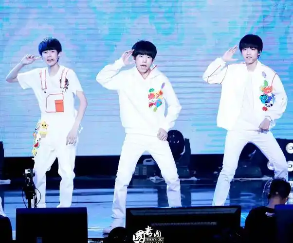 tfboys易烊千玺 王俊凯 王源 150815 两周年见面会 高清 cr.logo