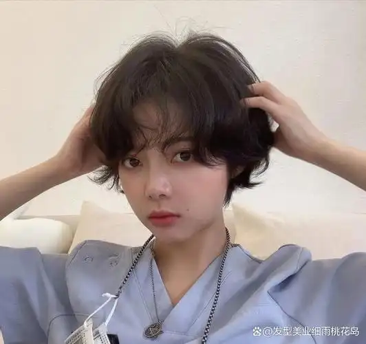 夏天唯美好看的法式烫超短发,清爽干净的发风,让人流连忘返.