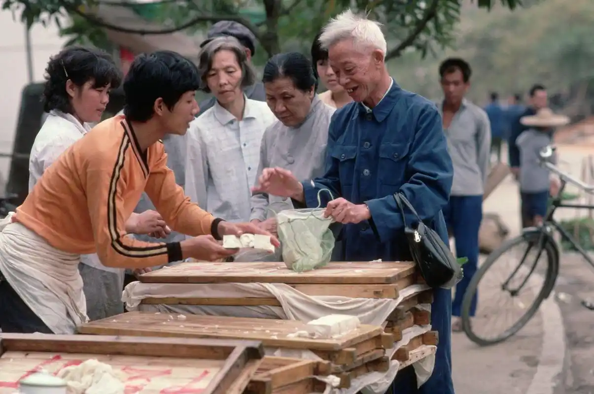涛声虽然依旧但青春不在,一组80年代老照片,带你回到难忘的时代