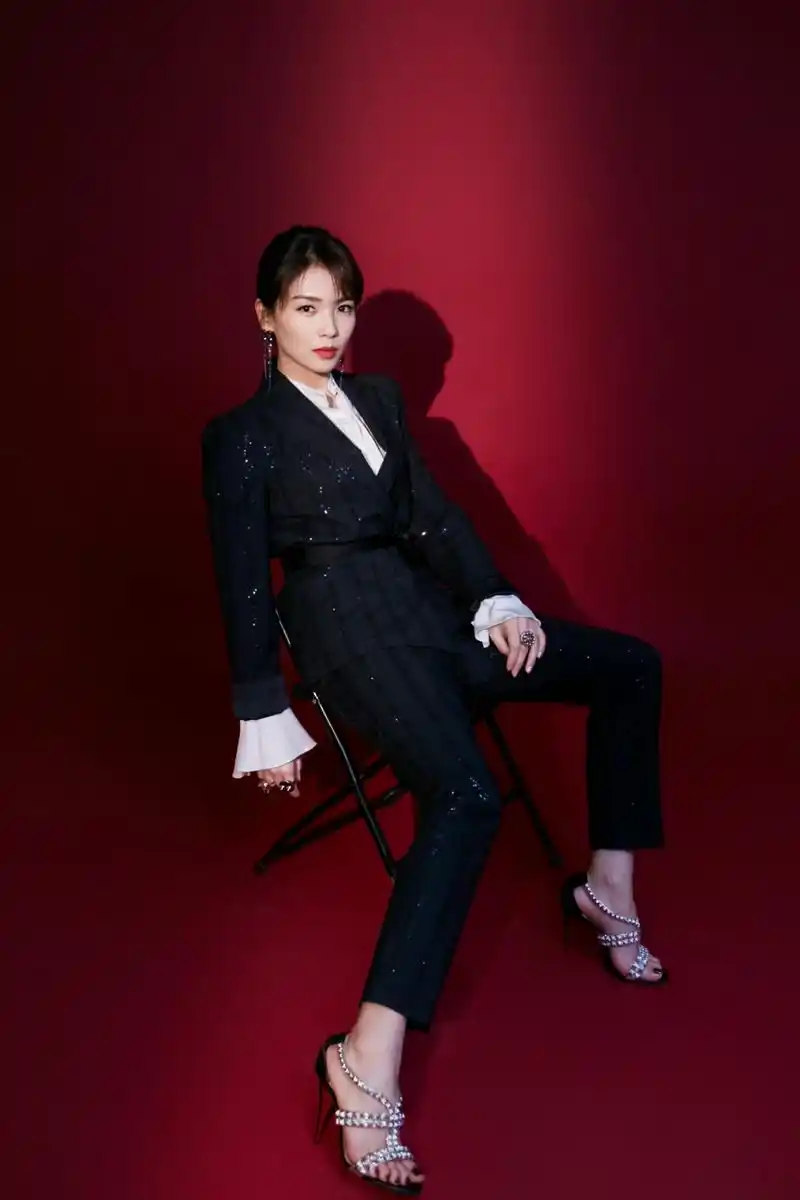 刘涛 高跟凉鞋美jio [爱你][爱你] 676767#刘涛