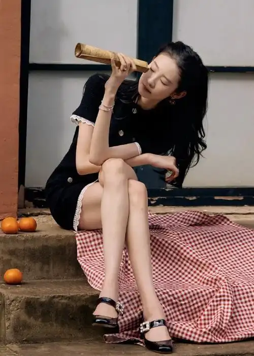 张艺凡大长腿 要是换双鞋就更好看了