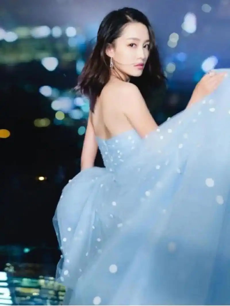 李沁个人资料 图片 拿图就发礼貌拿图