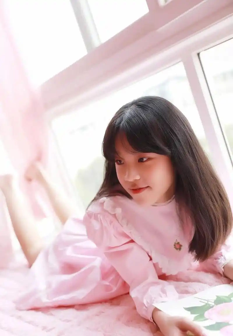 清纯可爱的13岁美少女[微笑]愿您们一生健康快乐!