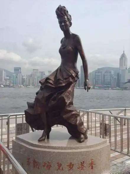 《香港女儿梅艳芳》雕塑